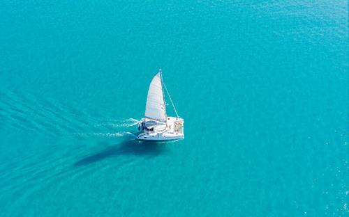 1-sailing-ionian-sea-katamaran-800x500-shutterstock-1886944720