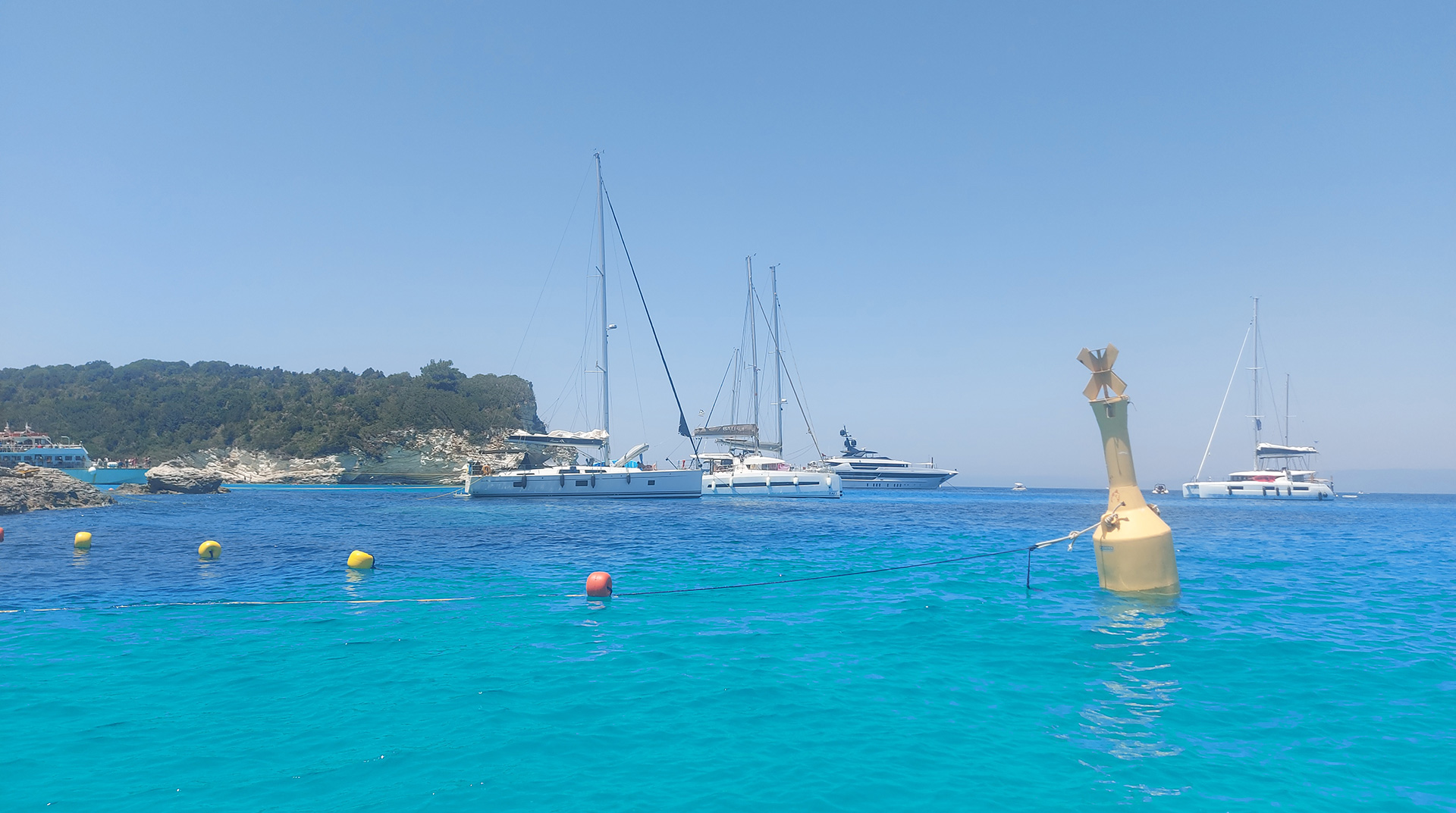 Σκάφη στους Αντιπαξούς